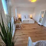 Modernes Neubauhaus Ca 200 Qm Naehe Vom Flughafen *