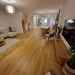Modernes Neubauhaus Ca 200 Qm Nähe Vom Flughafen *