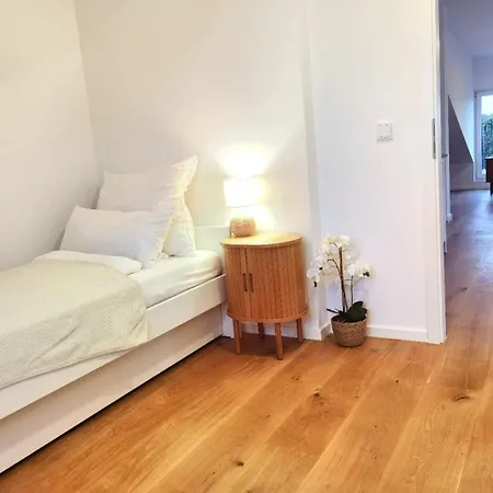 Modernes Neubauhaus Ca 200 Qm Naehe Vom Flughafen Tatil Evi