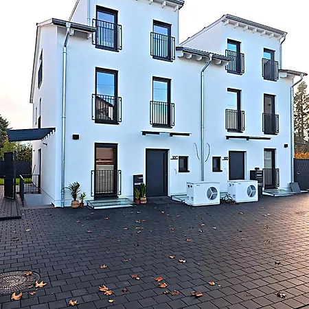 Tatil Evi Modernes Neubauhaus Ca 200 Qm Naehe Vom Flughafen Egelsbach