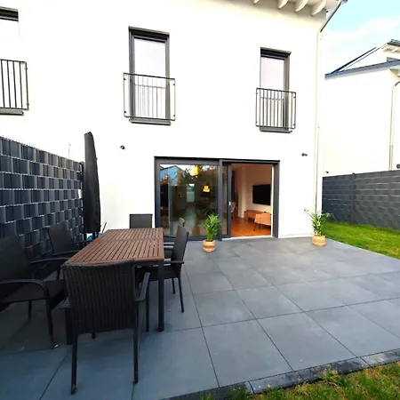 Modernes Neubauhaus Ca 200 Qm Naehe Vom Flughafen *