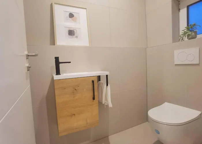 Modernes Neubauhaus Ca 200 Qm Naehe Vom Flughafen *