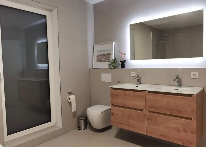 Modernes Neubauhaus Ca 200 Qm Naehe Vom Flughafen 別荘