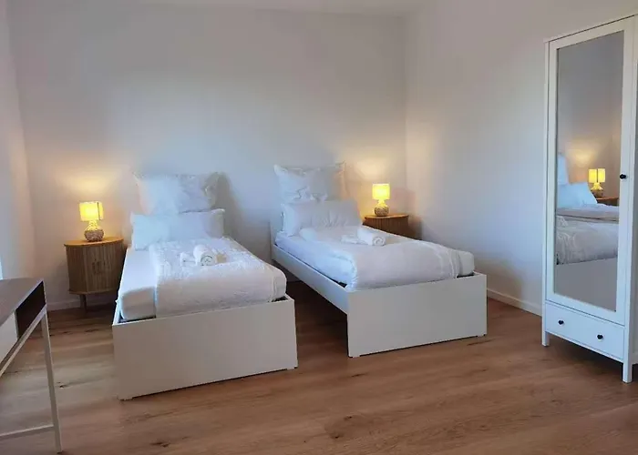 Modernes Neubauhaus Ca 200 Qm Naehe Vom Flughafen *