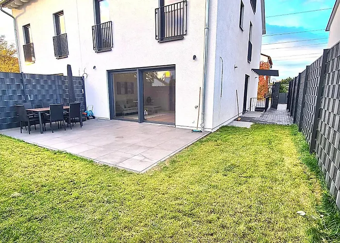 Modernes Neubauhaus Ca 200 Qm Naehe Vom Flughafen 別荘 *