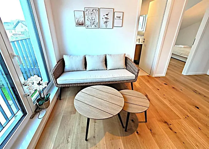 Modernes Neubauhaus Ca 200 Qm Naehe Vom Flughafen 別荘