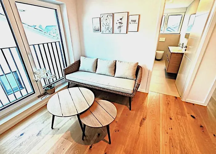 Modernes Neubauhaus Ca 200 Qm Naehe Vom Flughafen 別荘 *