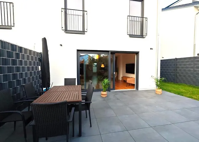 Modernes Neubauhaus Ca 200 Qm Naehe Vom Flughafen *