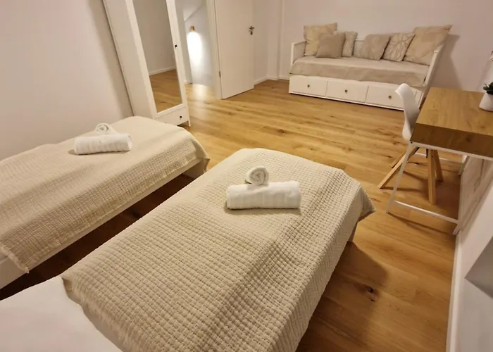 Modernes Neubauhaus Ca 200 Qm Naehe Vom Flughafen