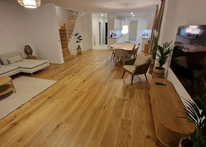 Modernes Neubauhaus Ca 200 Qm Naehe Vom Flughafen *